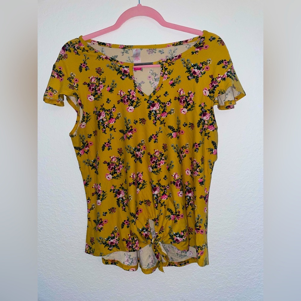 No Boundaries, Size XL , Yellow with flowers shirt